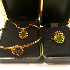 Matching Necklace, Bracelet & Ring set.